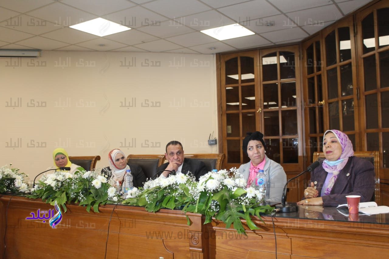 ندوة التمكين الاقتصادي للمرأة بآداب عين شمس