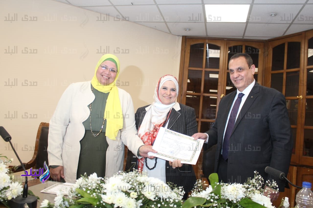 ندوة التمكين الاقتصادي للمرأة بآداب عين شمس