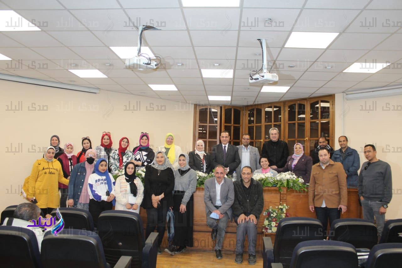 ندوة التمكين الاقتصادي للمرأة بآداب عين شمس