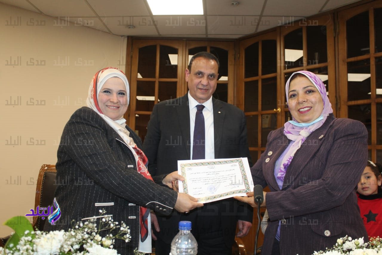 ندوة التمكين الاقتصادي للمرأة بآداب عين شمس