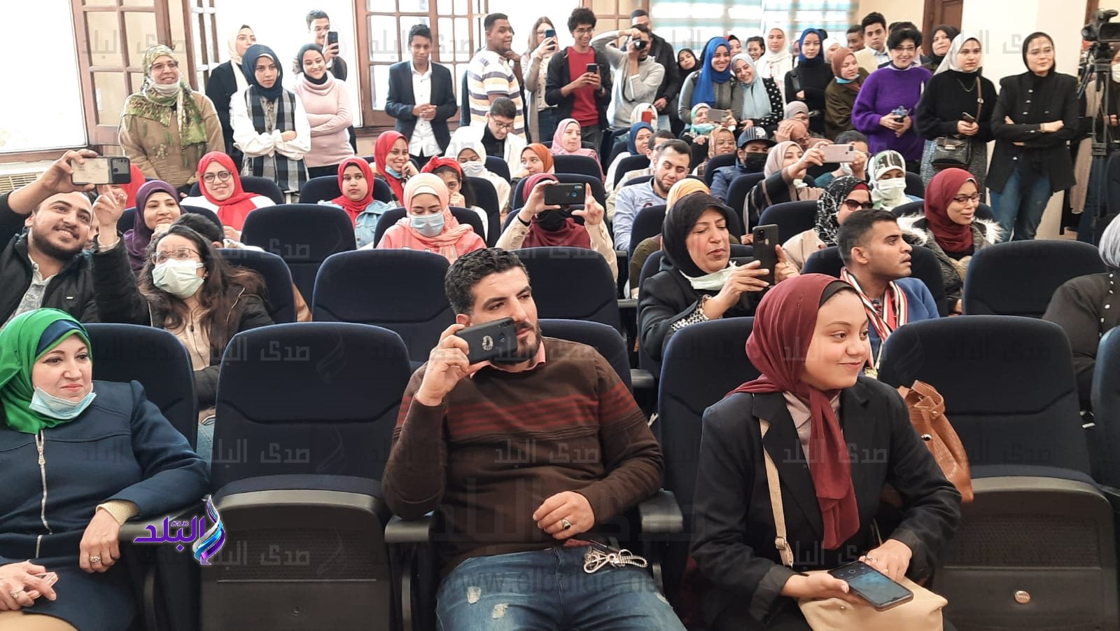 آداب عين شمس تكرم أمهات الطلاب ذوي الهمم والعاملات