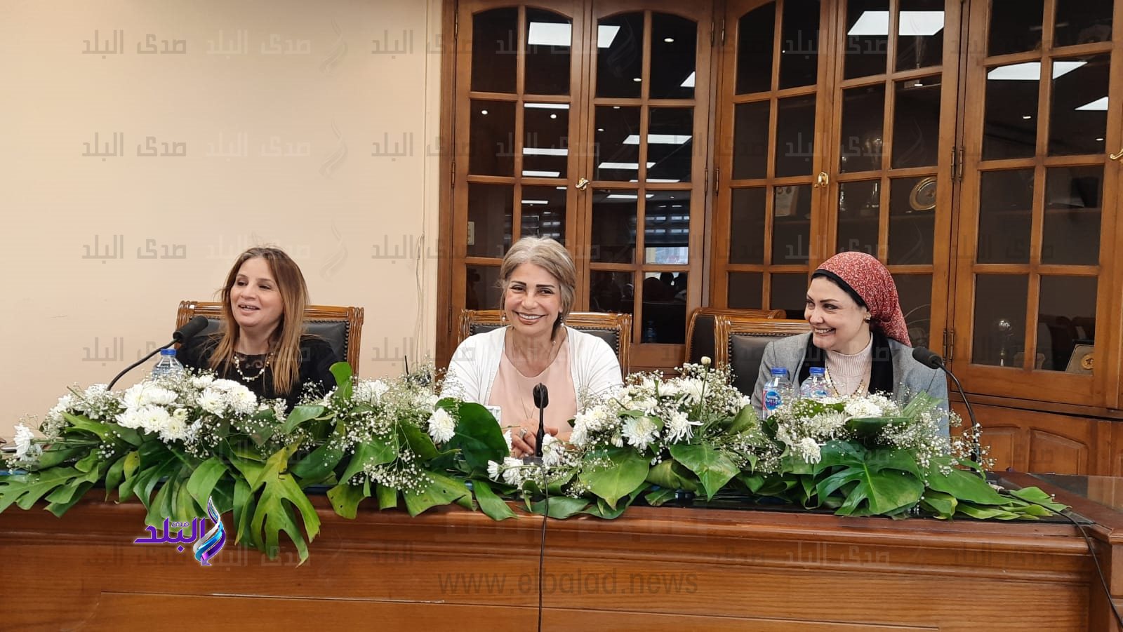 آداب عين شمس تكرم أمهات الطلاب ذوي الهمم والعاملات