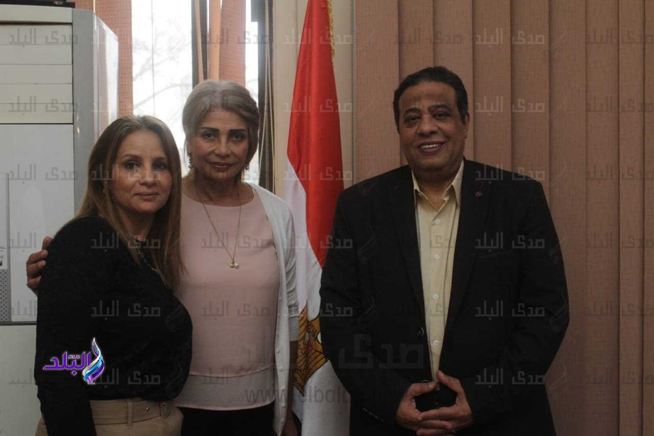 آداب عين شمس تكرم أمهات الطلاب ذوي الهمم والعاملات