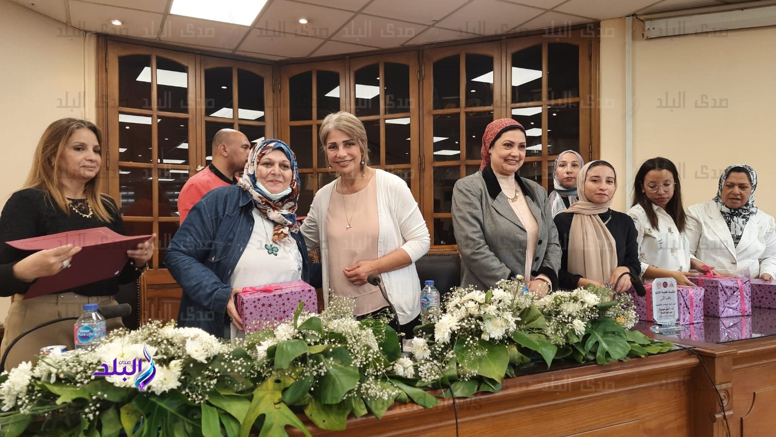 آداب عين شمس تكرم أمهات الطلاب ذوي الهمم والعاملات