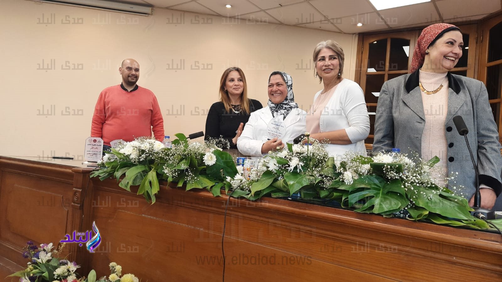 آداب عين شمس تكرم أمهات الطلاب ذوي الهمم والعاملات