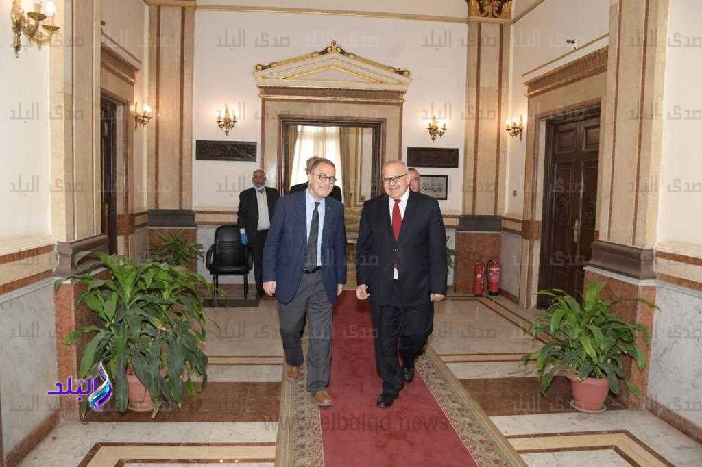 تعاون مشترك بين جامعة القاهرة والجامعة الأمريكية في المجالات البحثية 