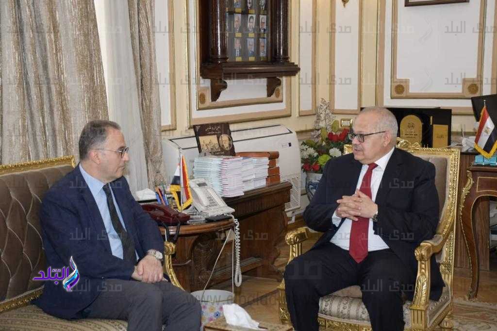 تعاون مشترك بين جامعة القاهرة والجامعة الأمريكية في المجالات البحثية 