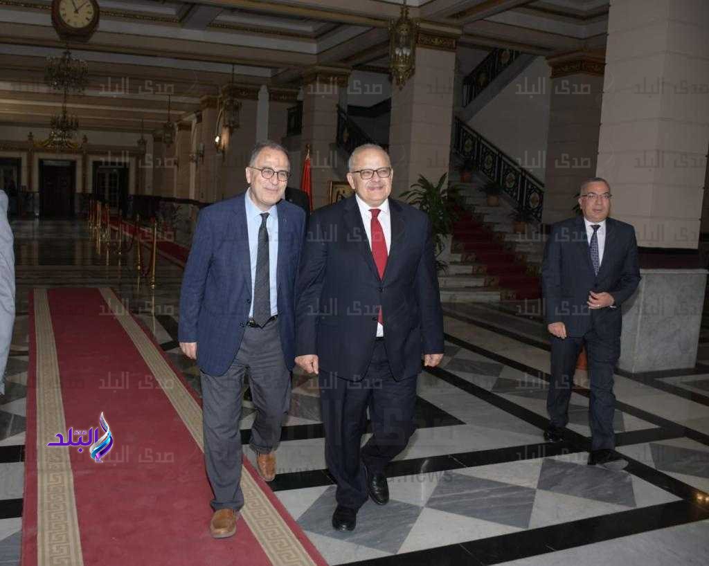 تعاون مشترك بين جامعة القاهرة والجامعة الأمريكية في المجالات البحثية 