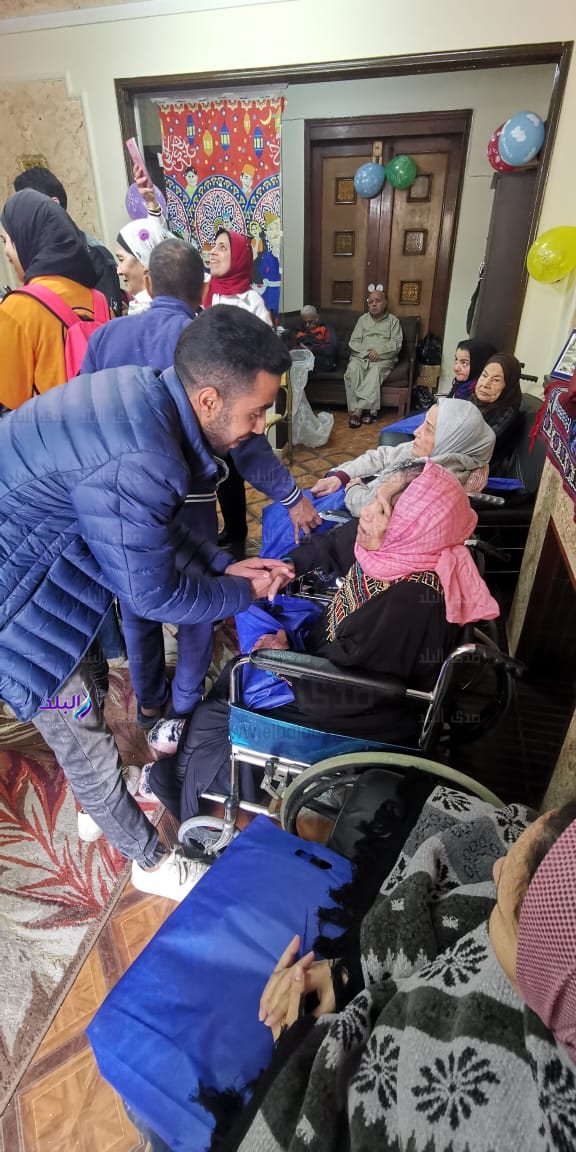 اتحاد طلاب ألسن عين شمس في زيارة لدار مسنين الرحمن الرحيم