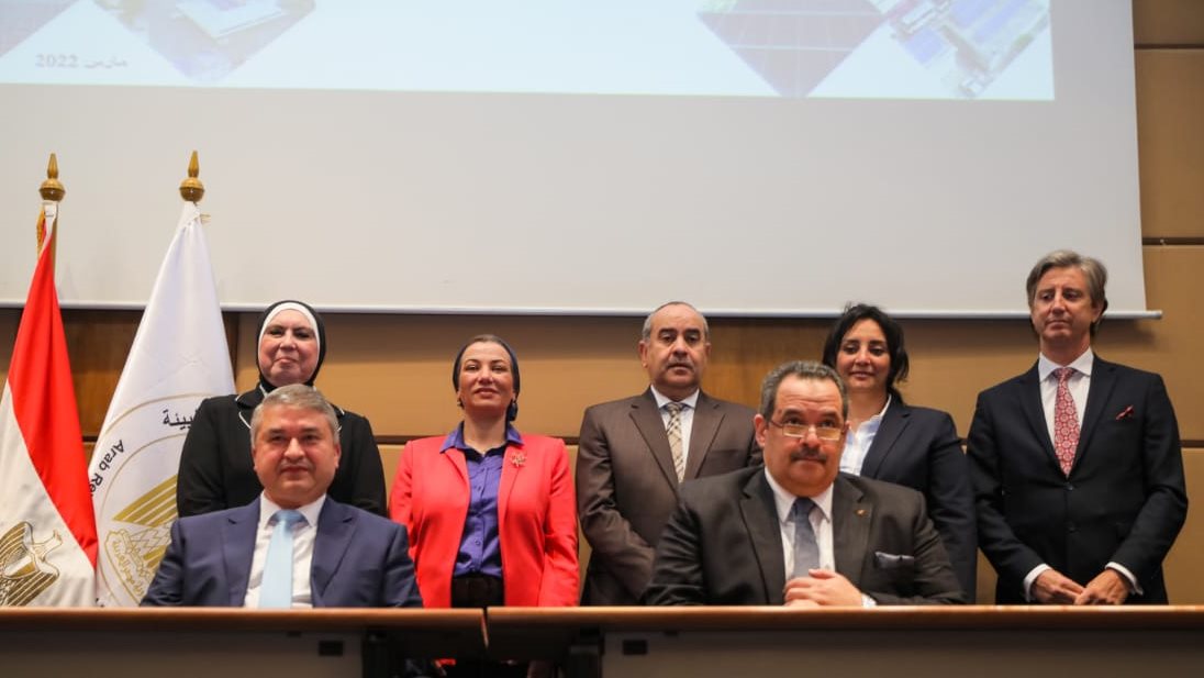 وزراء الطيران والبيئة والتجارة والصناعة 