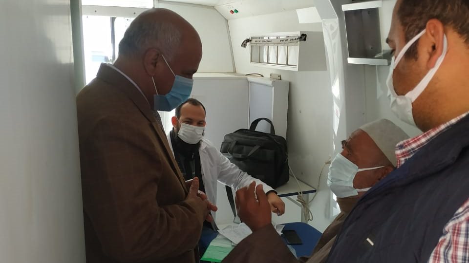 حياة كريمة.. وكيل صحة الغربية يتابع فعاليات القوافل الطبية ب