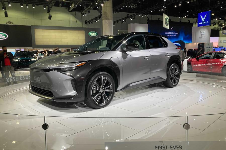 سيارة 2022 Toyota bZ4X تكتسب مدى كهربائي أطول