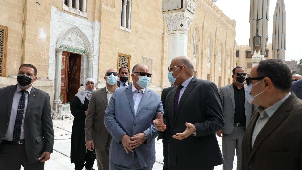 محافظ القاهرة خلال الجولة