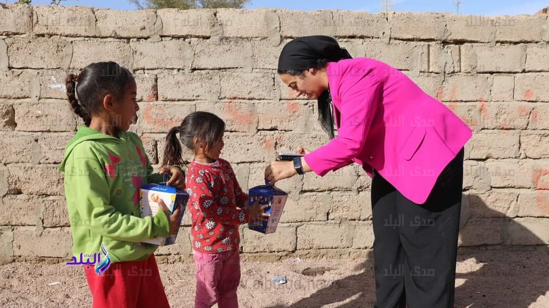 نائبة المحافظ توزع الفوانيس 
