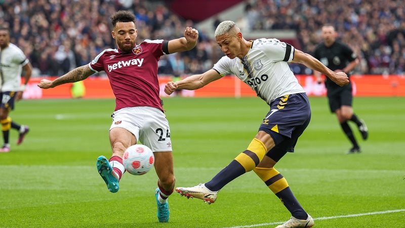 من لقاء اليوم