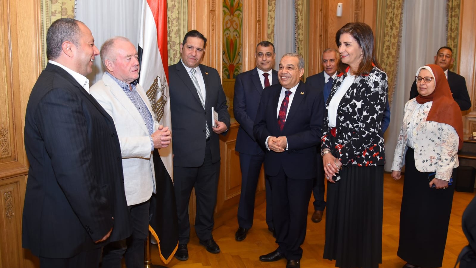 وزيرا الهجرة والانتاج الحربي