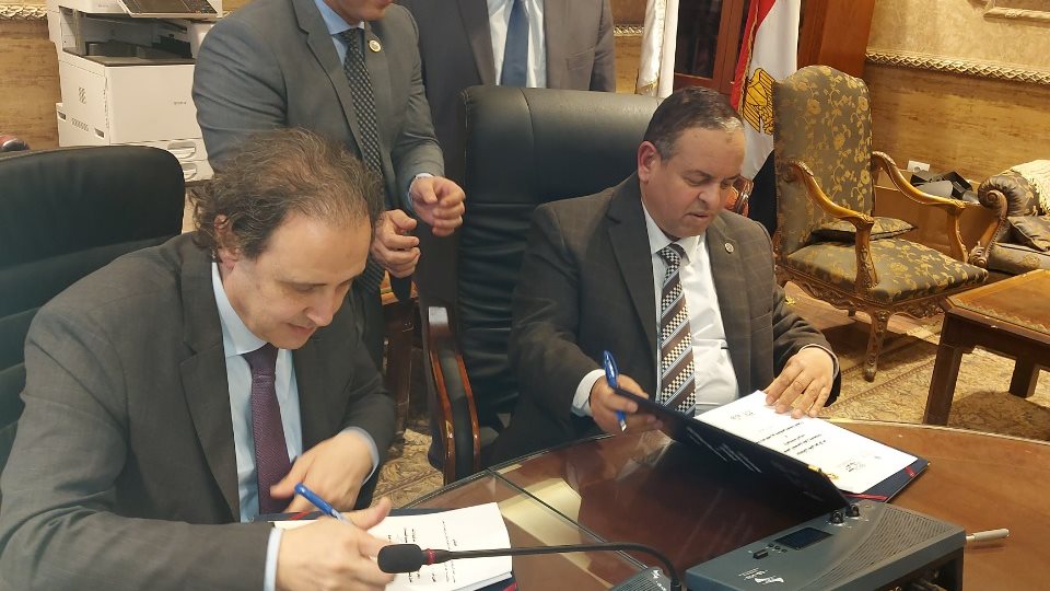 خلال توقيع البروتوكول