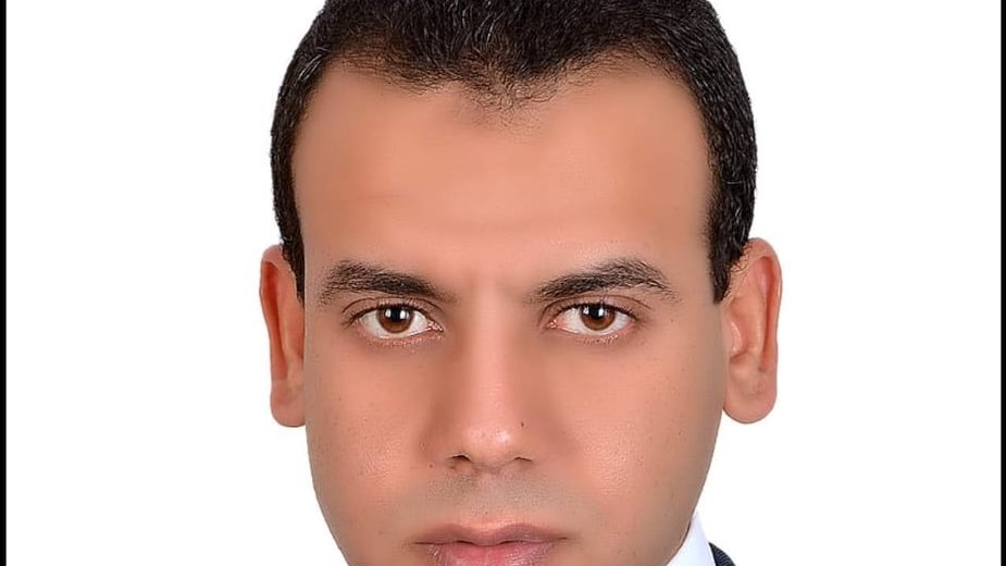  الدكتور كريم العمدة أستاذ الاقتصاد الدولي