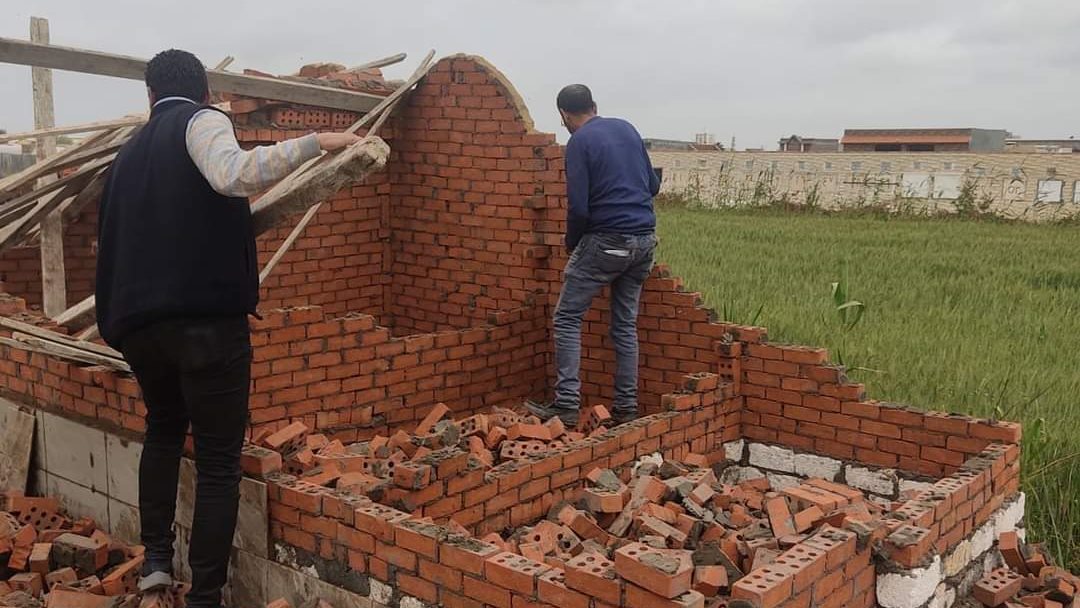 إزالة أعمال بناء مخالف وسط الإسكندرية