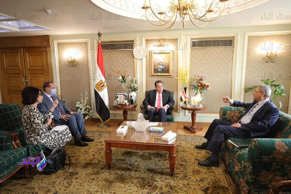 وزير التعليم العالي يبحث آليات التعاون العلمي والبحثي مع السفير الجزائري بالقاهرة