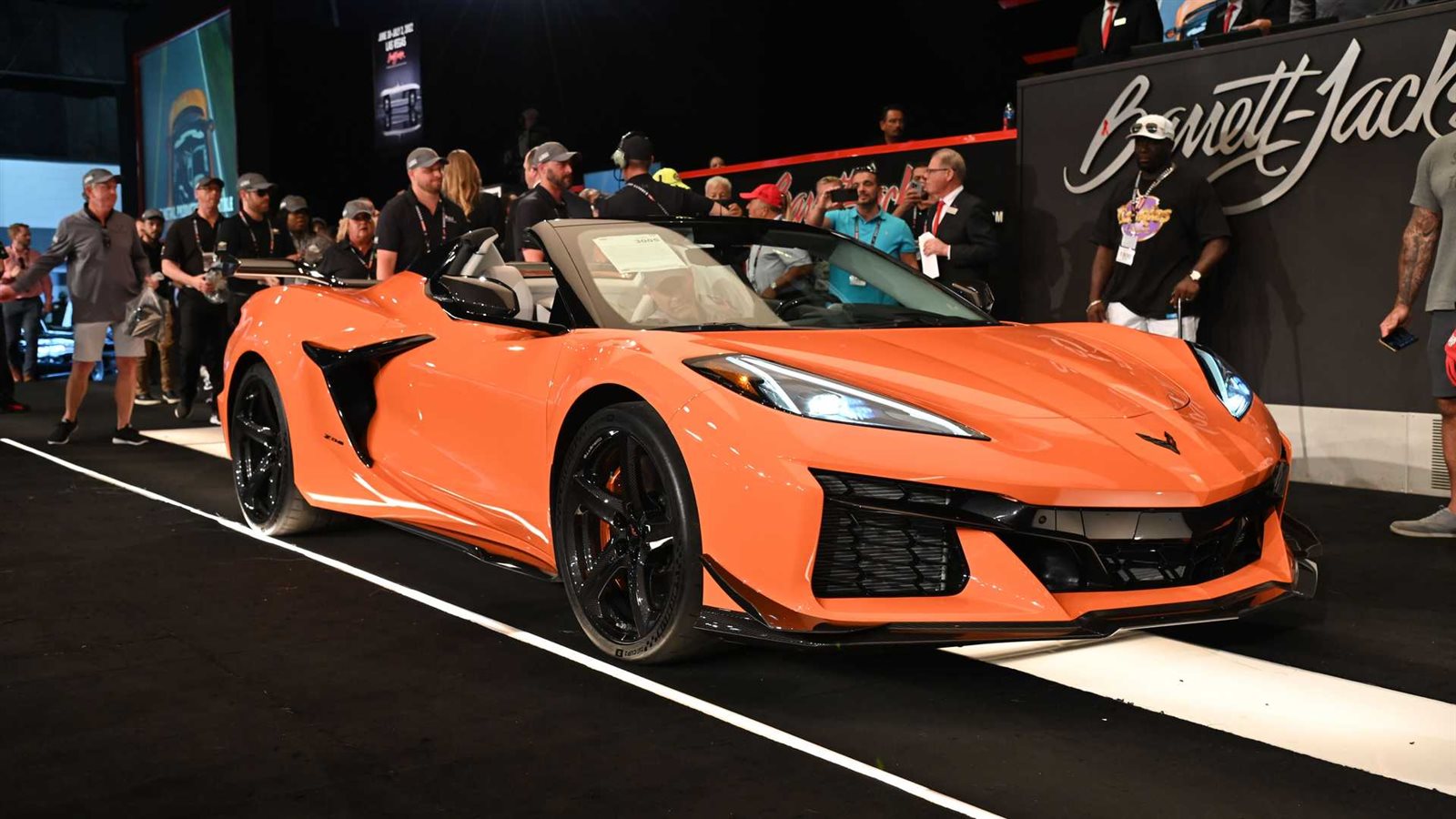 بيع أول C8 شيفروليه كورفيت Z06 المكشوفة مقابل مليون دولار