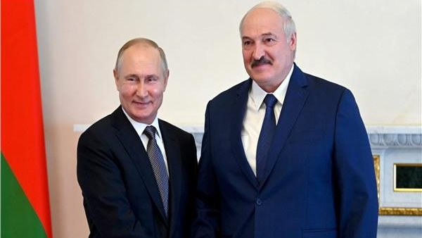 بوتين يصل إلى بلاجوفيشينسك ويلتقي لوكاشينكو