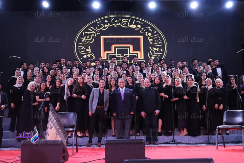 كورال روح الشرق يبدع على خشبة مسرح الهناجر بدار الأوبرا المصرية