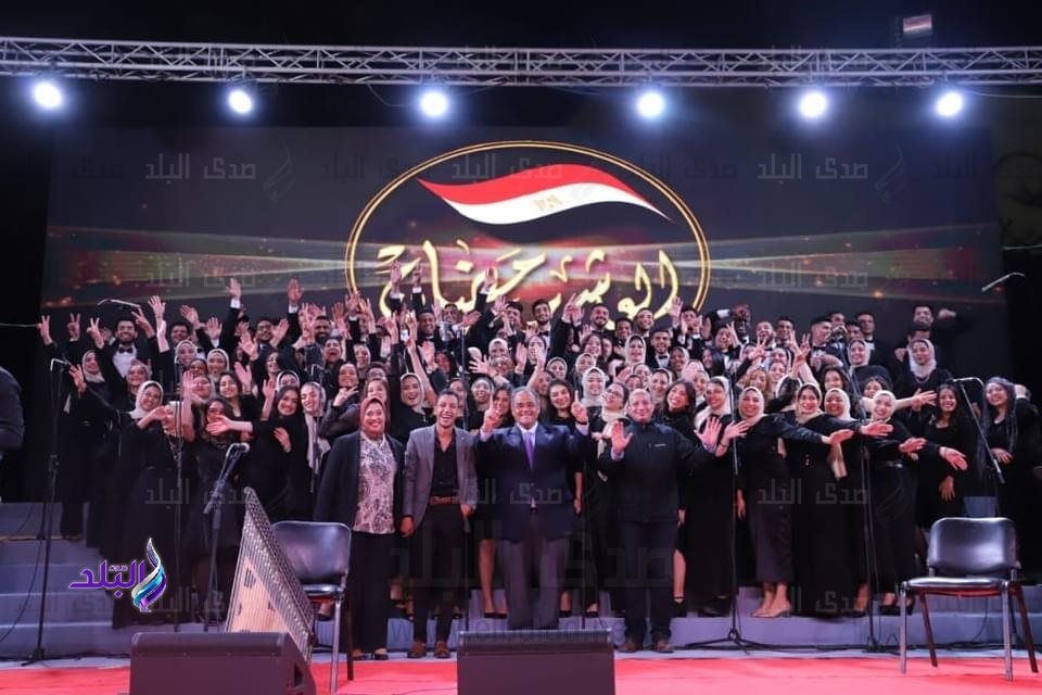 كورال روح الشرق يبدع على خشبة مسرح الهناجر بدار الأوبرا المصرية