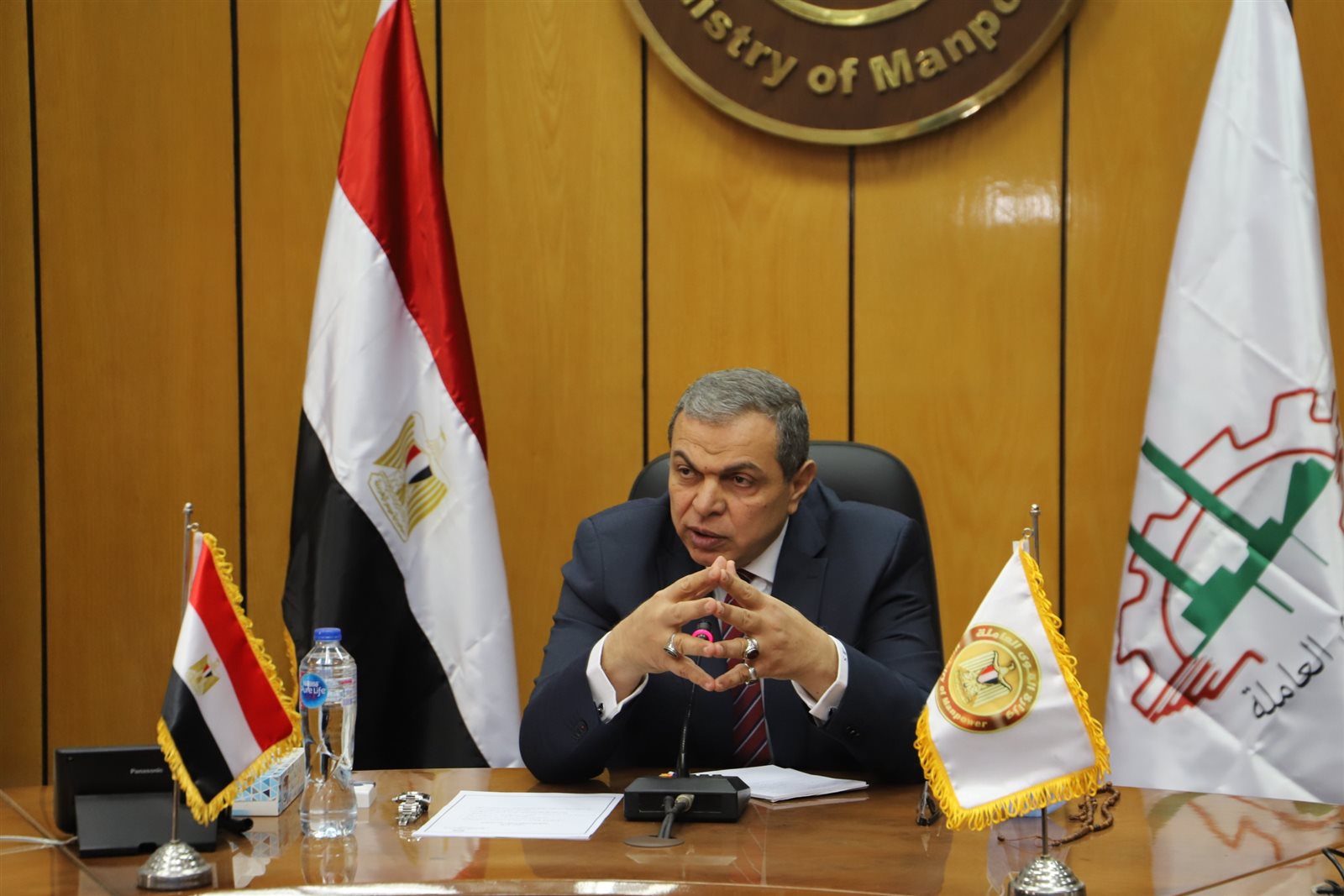 وزير القوي العاملة 