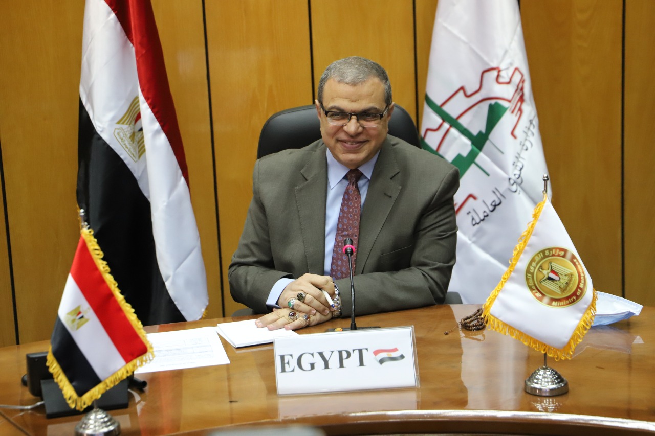 محمد سعفان وزير القوى العاملة 