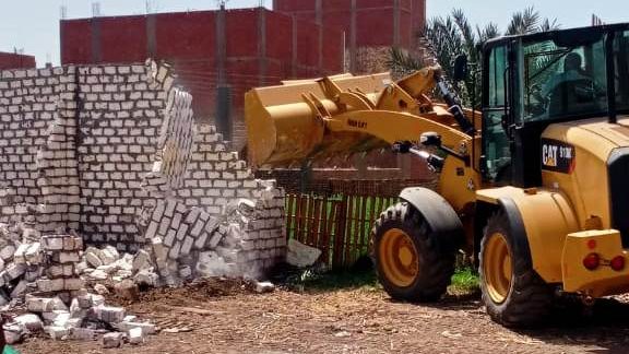 جهود إزالة التعديات بأسوان