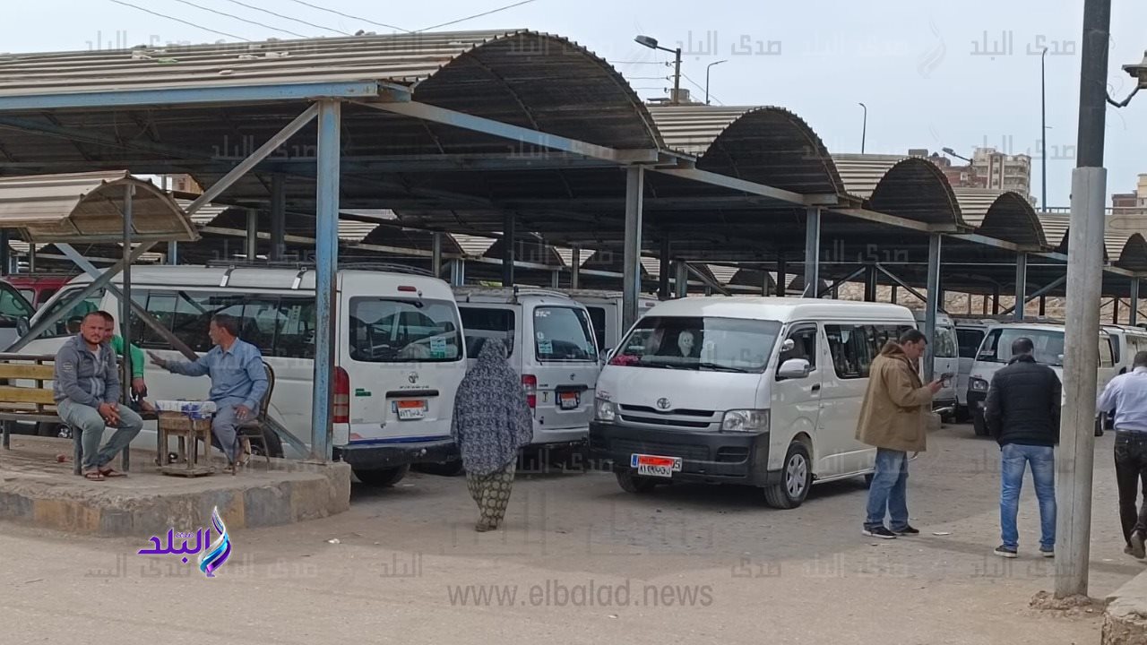 حملات مكثفة على المواقف