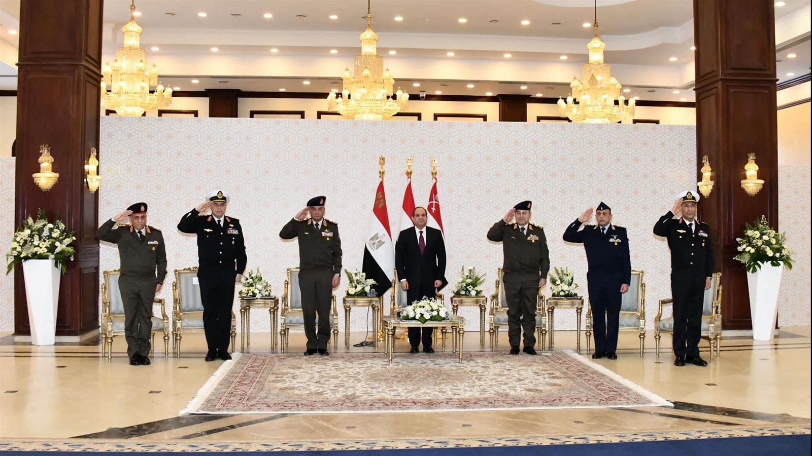 الرئيس عبد الفتاح السيسي وقادة القوات المسلحة