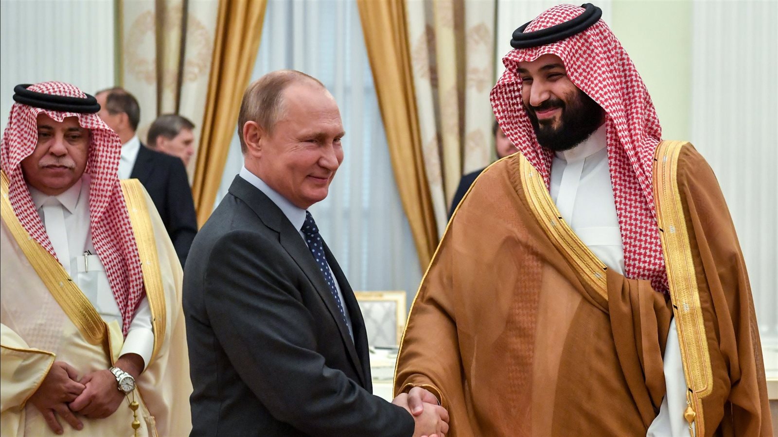 بوتين يهنئ بن سلمان بحلول شهر رمضان المبارك