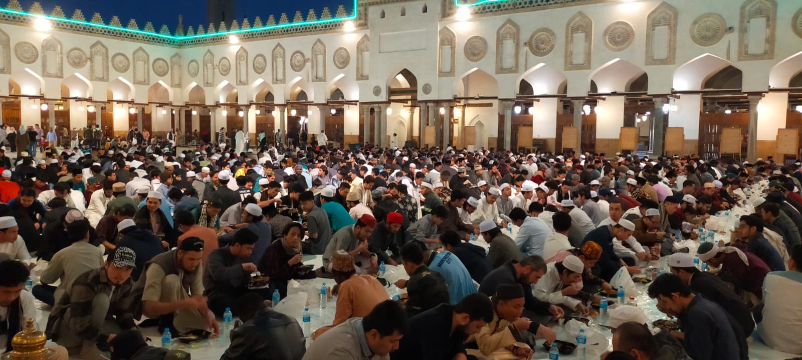 إفطار الطلاب الوافدين