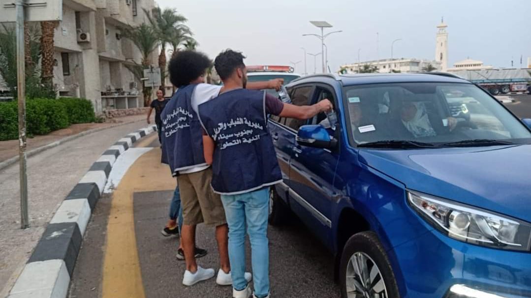 شباب شرم الشيخ يوزعون الافطار  شباب شرم الشيخ يوزعون الافطار