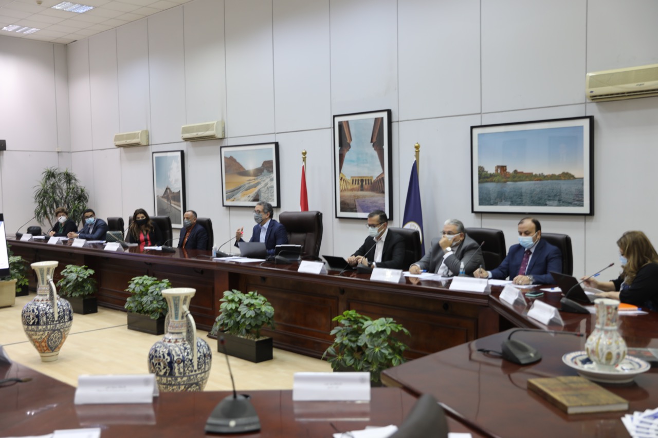 وزير السياحة والآثار 