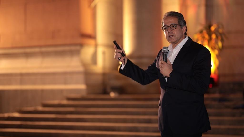 وزير السياحة والآثار 