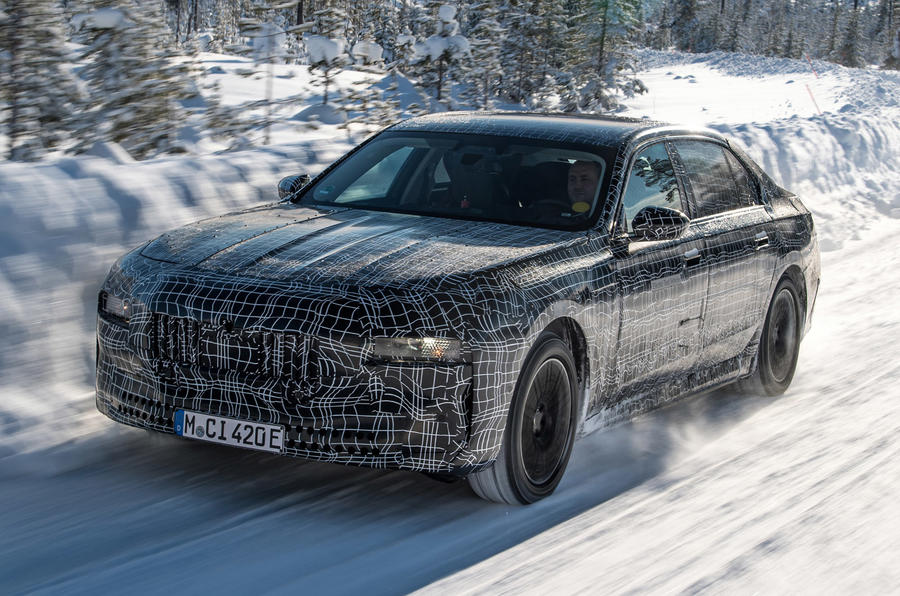 بجيل جديد من المحركات.. BMW تكشف عن 7 Series الفاخرة