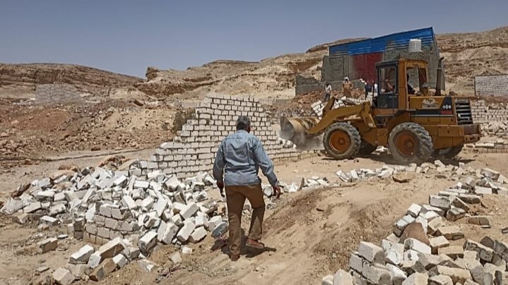 إزالة مخلفات وتراكمات بالمنيا 