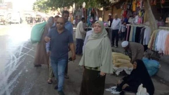 رئيس الحي اثناء الحملة 