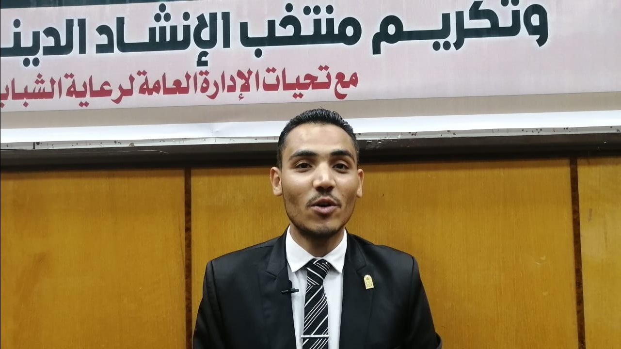 أحمد مختار محمود الطالب المثالي بجامعة أسيوط 