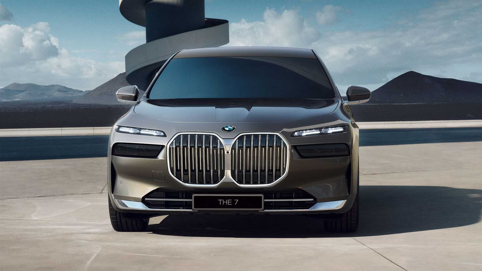 BMW تكشف عن الإصدار الأول الفئة السابعة 2023 لليابان 