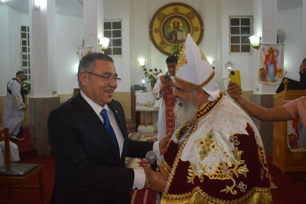 محافظ البحر الأحمر يزور الكنائس الثلاثة للتهنئة بعيد الميلاد محافظ البحر الأحمر يزور الكنائس الثلاثة للتهنئة بعيد الميلاد