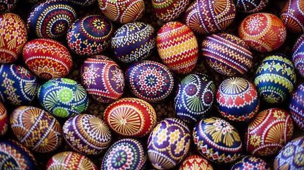 تلوين البيض