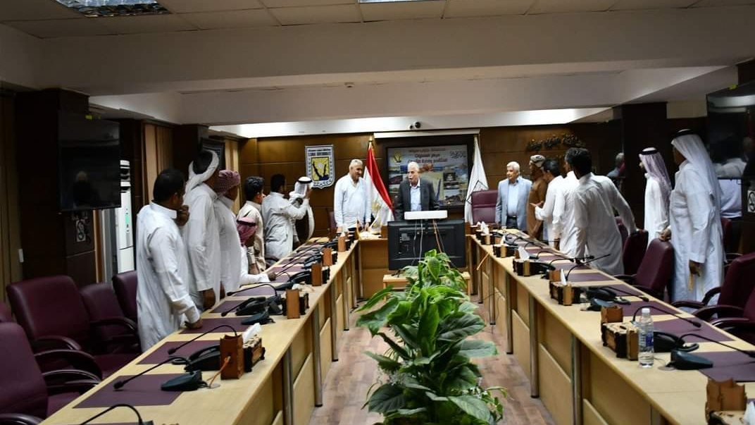 فودة خلال الاجتماع مع البدو العاملين 