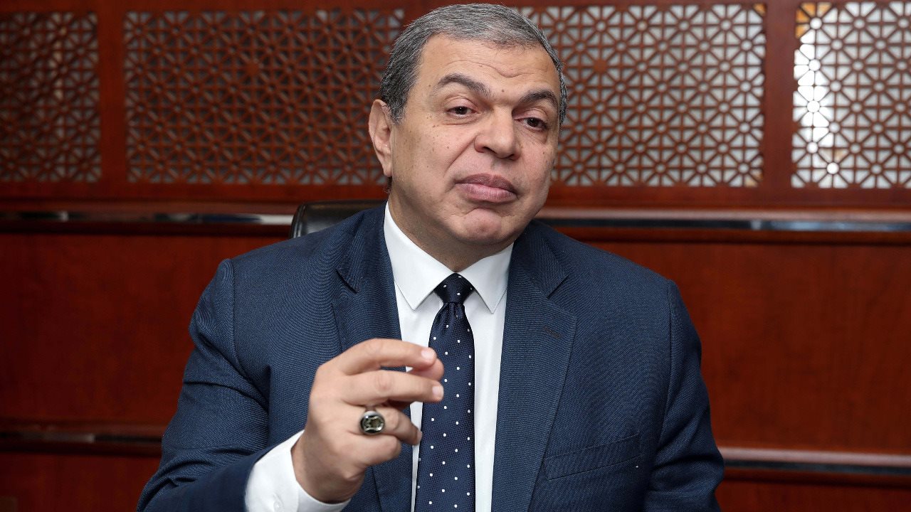وزير القوي العاملة 