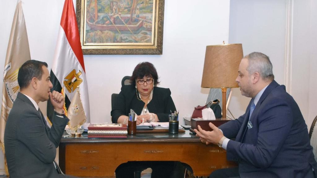 وزيرة الثقافة 