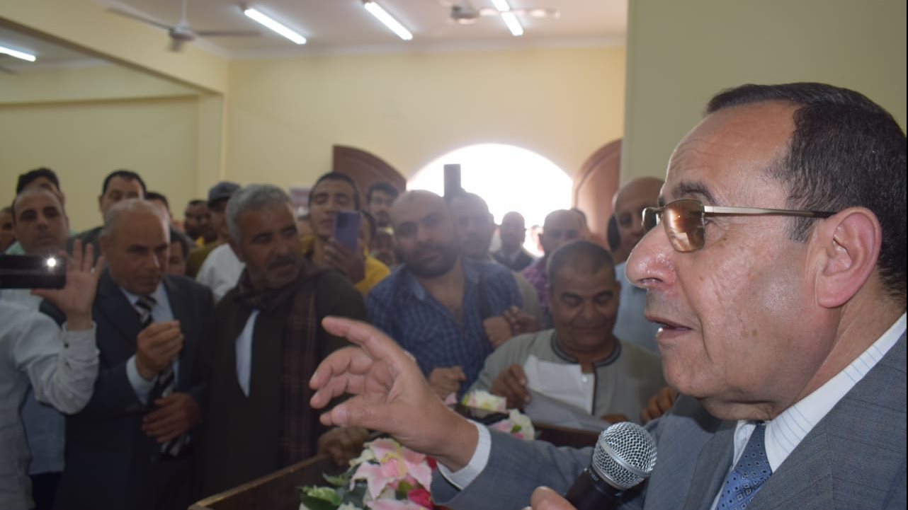 محافظ شمال سيناء في لقاءة بالمنتفعين بالتجمعات التنموية