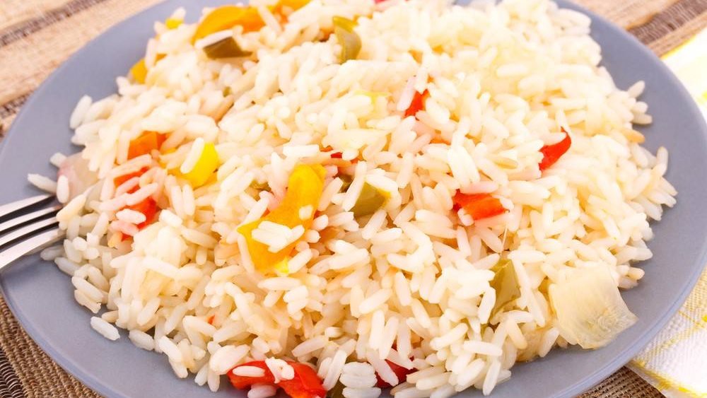 طريقة عمل أرز بالبسلة والزبيب
